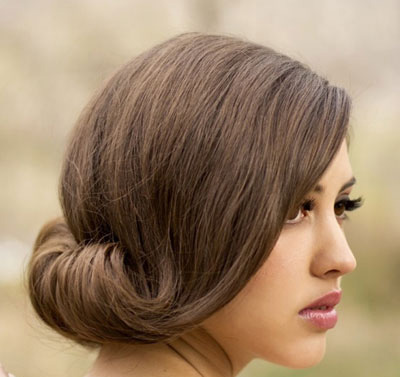 Женская вечерняя прическа на средние волосы, фото 1