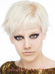 Женская стрижка Пикси с окрашиванием Холодный блонд, фото 2