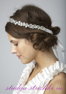 Женская свадебная прическа на длинные волосы