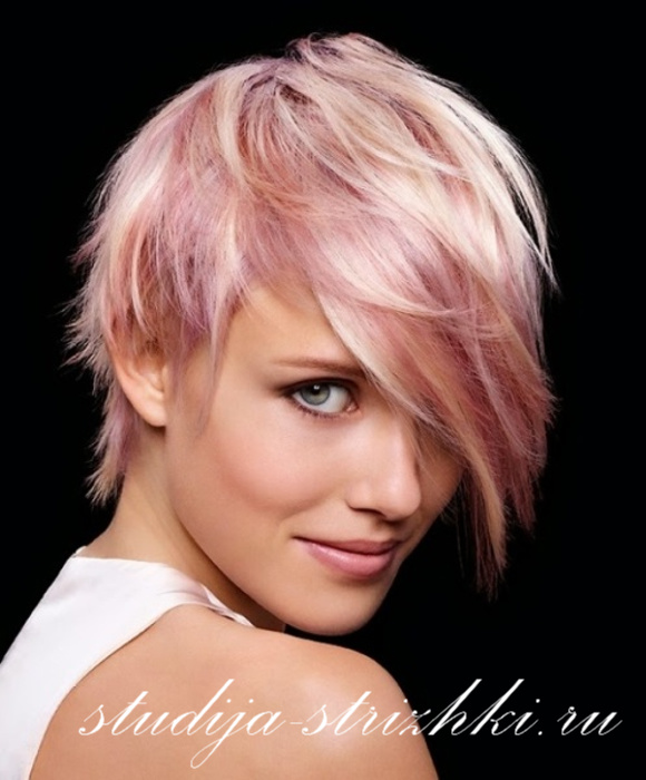 Окрашивание волос розовое Омбре на женскую стрижку Каре