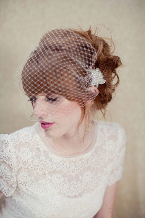 Женская свадебная прическа с вуалеткой, фото 6